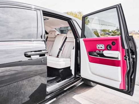 Used 2023 Rolls-Royce Phantom Sedan RWD image 39