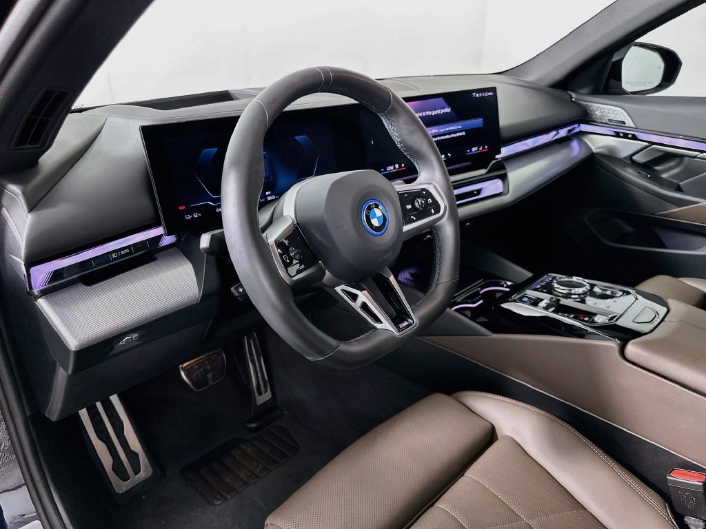 Certified 2024 BMW i5 eDrive40i w/ Executive Package RWD image 9