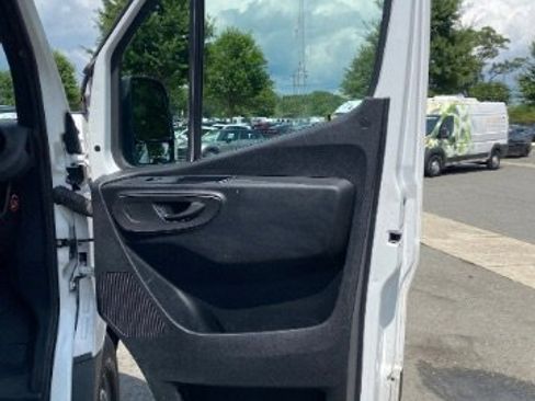Used 2019 Mercedes-Benz Sprinter 2500 image 16