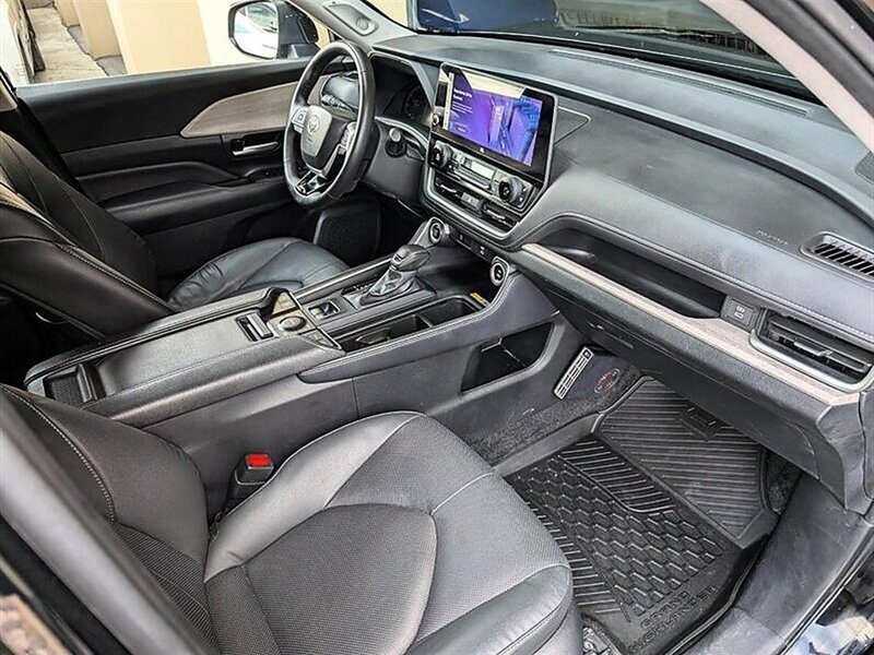 Used 2024 Toyota Grand Highlander AWD image 4