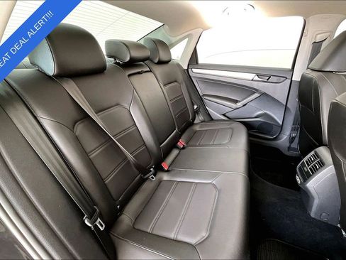 Used 2022 Volkswagen Passat 2.0T SE image 35