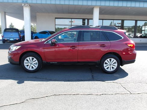 Used 2017 Subaru Outback 2.5i Premium AWD/4WD image 2
