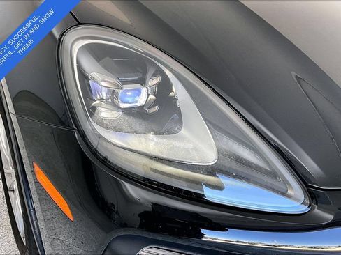 Used 2022 Porsche Cayenne AWD/4WD image 36