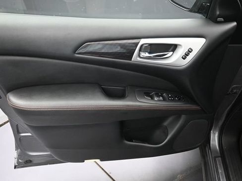 Used 2020 Nissan Pathfinder SL AWD/4WD image 25