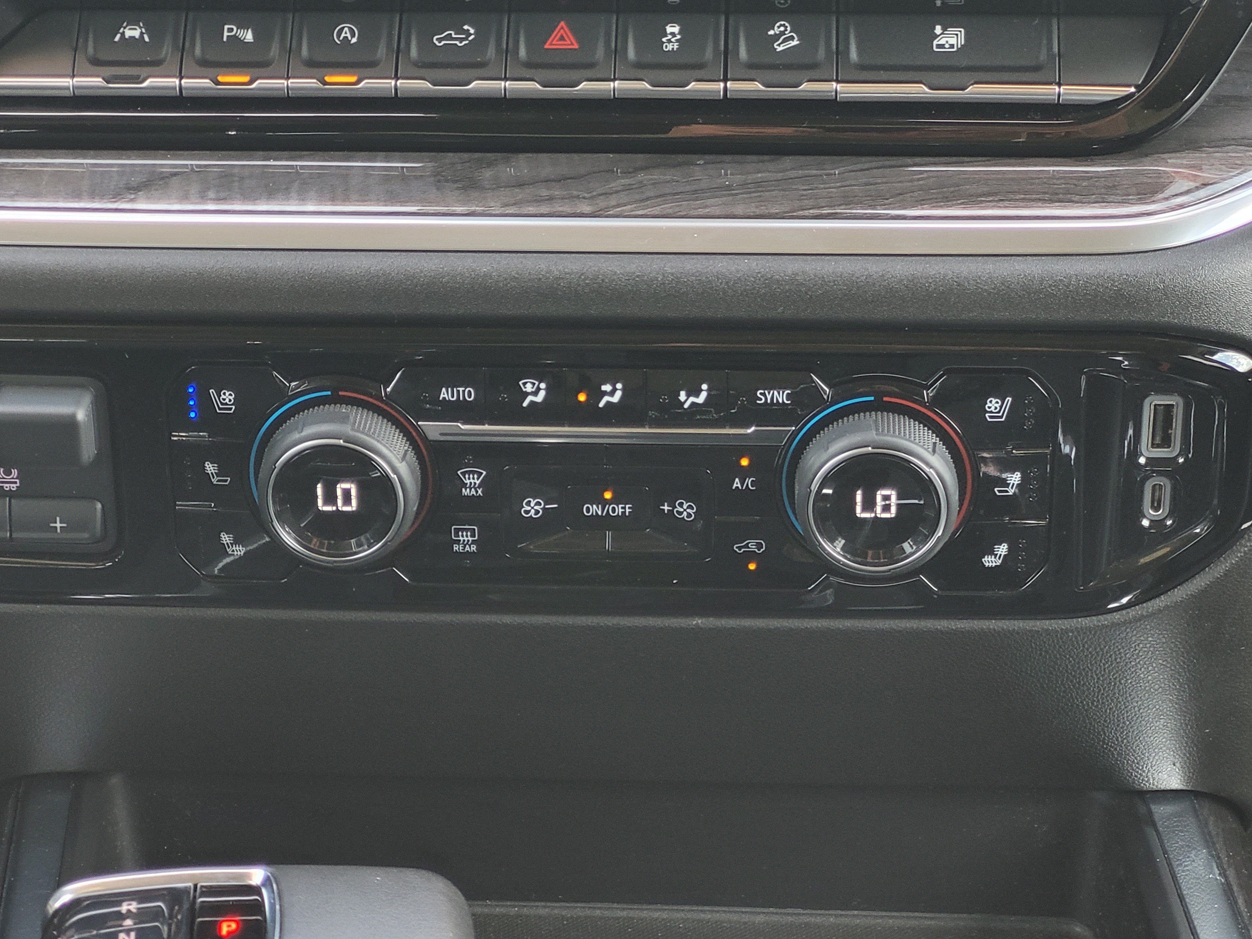 Used 2022 Chevrolet Silverado 1500 LTZ AWD/4WD image 16