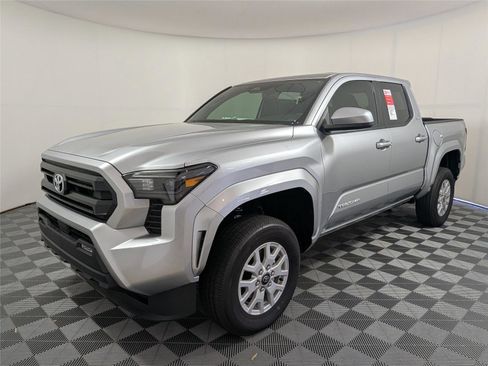 Used 2026 Toyota Tacoma SR5 image 2