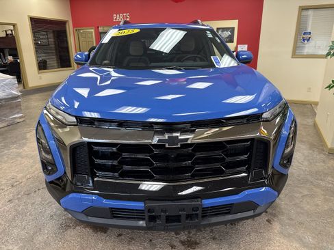 Used 2025 Chevrolet Equinox ACTIV w/ Safety and Technology Package FWD image 2