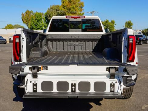 New 2026 GMC Sierra 3500 Denali w/ Denali Reserve Package AWD/4WD image 10
