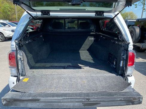 Used 2020 Toyota Tacoma TRD Off-Road w/ TRD Premium Off Road Package image 35