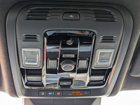 Certified 2025 Cadillac Escalade V w/ LPO, ONYX Package AWD/4WD image 36