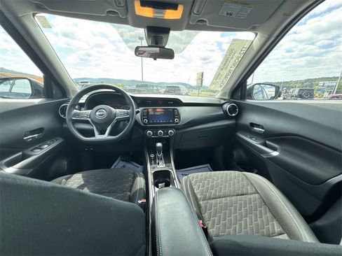 Used 2023 Nissan Kicks SV image 10