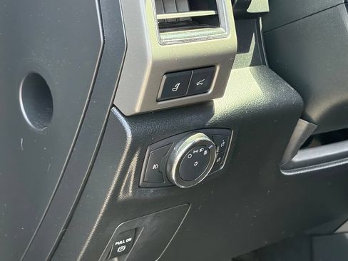 Used 2020 Ford Expedition XLT w/ Equipment Group 202A AWD/4WD image 8