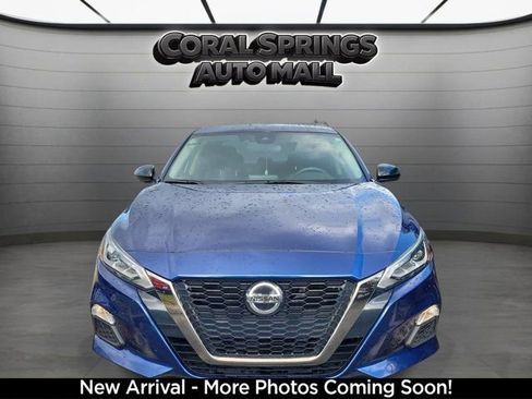 Used 2022 Nissan Altima 2.5 SR image 2