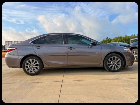 Used 2015 Toyota Camry XLE FWD image 4