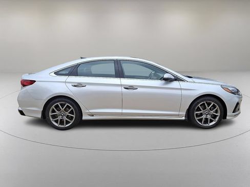 Used 2018 Hyundai Sonata Limited FWD image 12