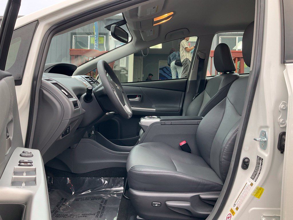Used 2012 Toyota Prius V Five FWD image 7