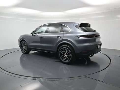 Certified 2026 Porsche Cayenne AWD/4WD image 3