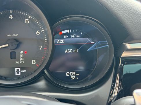Used 2023 Porsche Macan AWD/4WD image 40
