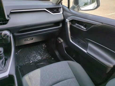 Used 2025 Toyota RAV4 XLE image 17