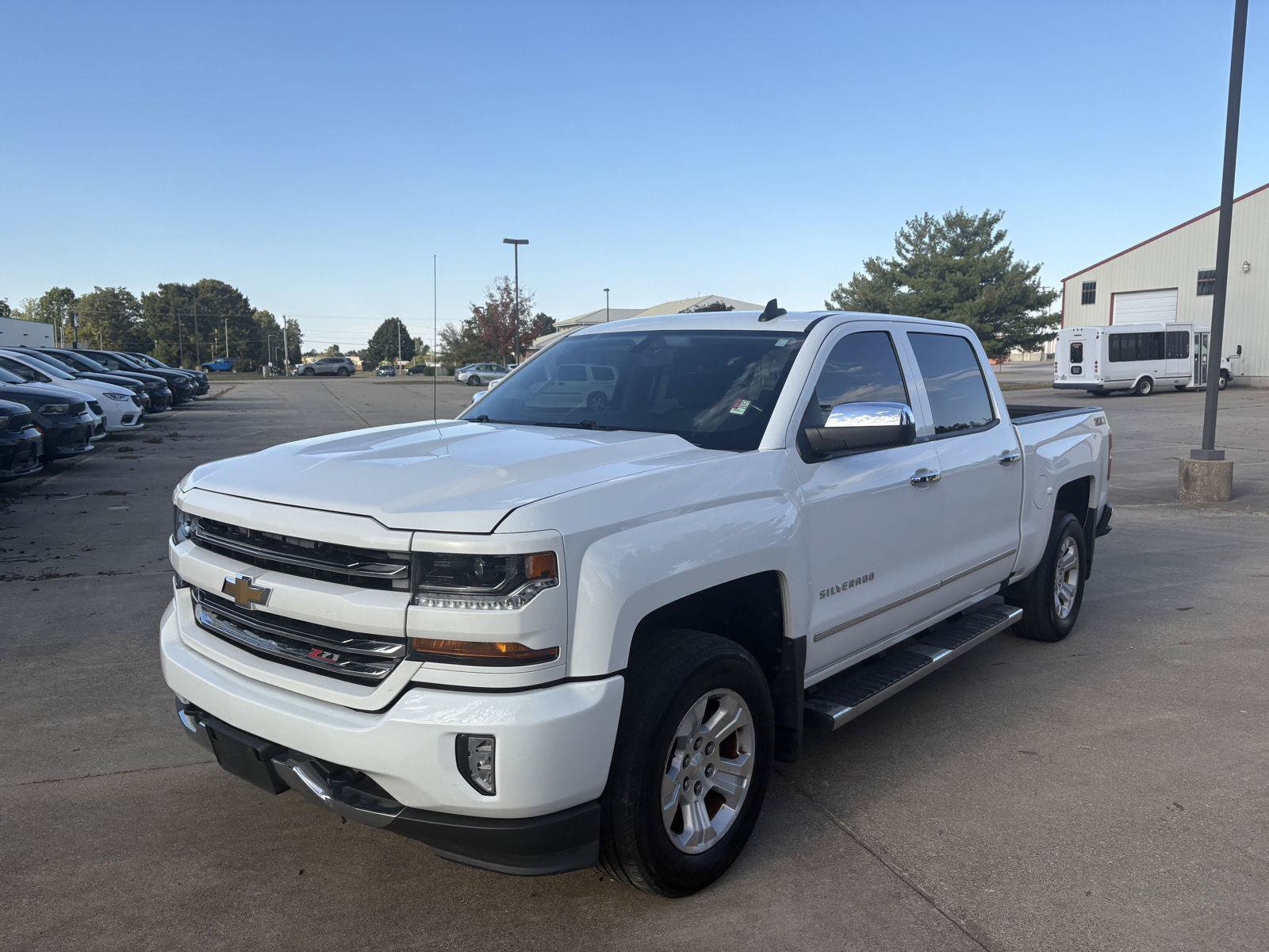 Used 2017 Chevrolet Silverado 1500 LT w/ LT Convenience Package AWD/4WD image 20