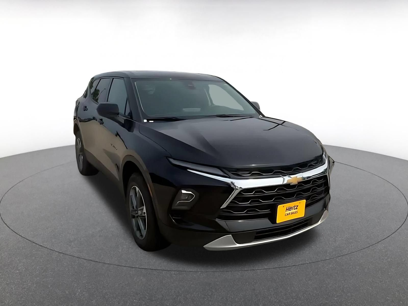 Used 2025 Chevrolet Blazer LT FWD image 3
