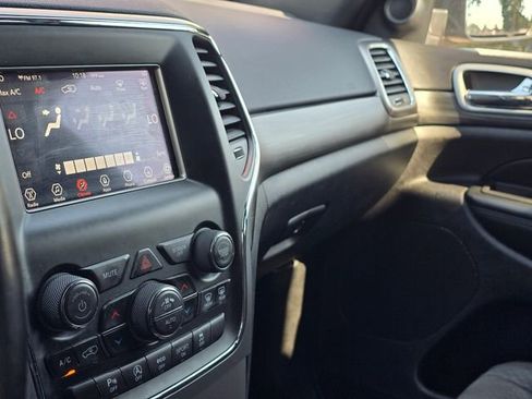Used 2020 Jeep Grand Cherokee Laredo RWD image 24