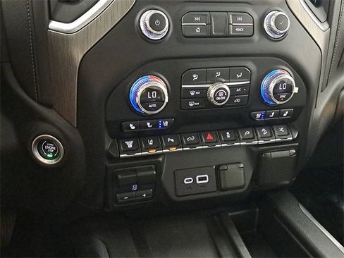 Used 2022 GMC Sierra 2500 Denali w/ Denali Black Diamond Edition image 31
