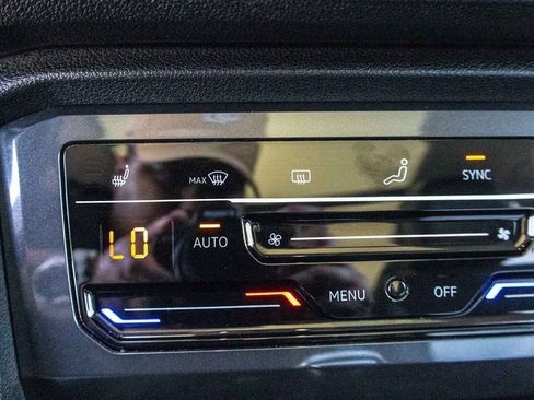 Used 2022 Volkswagen Tiguan SE w/ Panoramic Sunroof Package AWD/4WD image 31