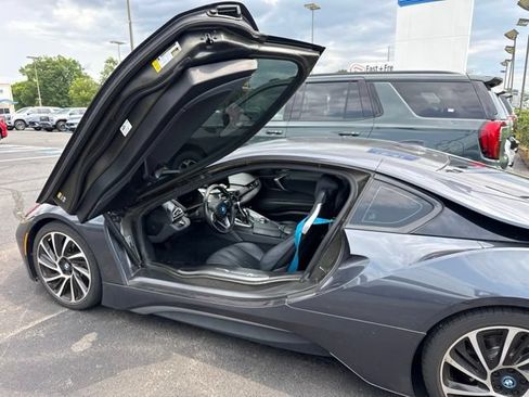 Used 2017 BMW i8 AWD/4WD image 2