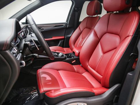 Certified 2026 Porsche Macan Turbo AWD/4WD image 10