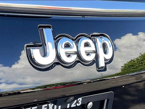 Used 2022 Jeep Compass Latitude image 8