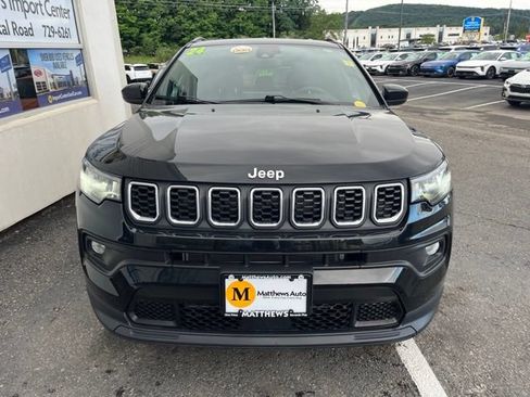Used 2024 Jeep Compass Latitude AWD/4WD image 8