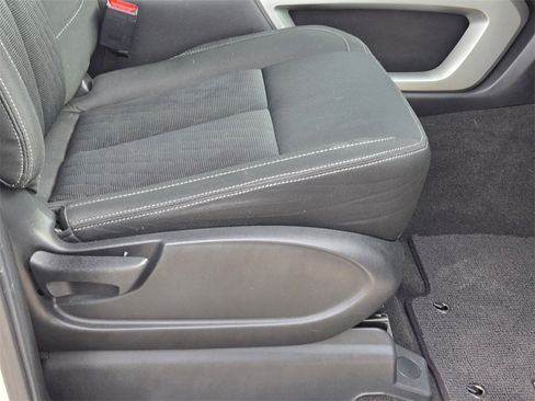 Used 2017 Nissan Titan SV image 27