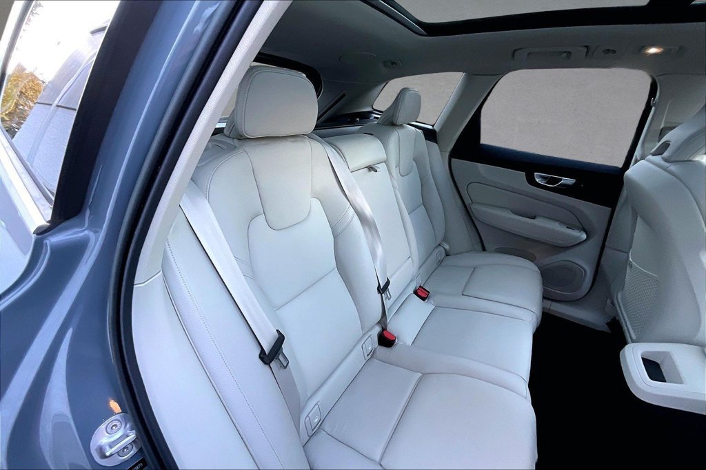 Used 2023 Volvo XC60 B5 Plus AWD/4WD image 25
