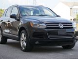 Used 2014 Volkswagen Touareg Sport image 3