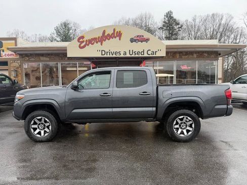 Used 2020 Toyota Tacoma SR5 image 2