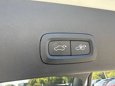 Used 2023 Volvo XC40 Recharge Plus AWD/4WD image 22