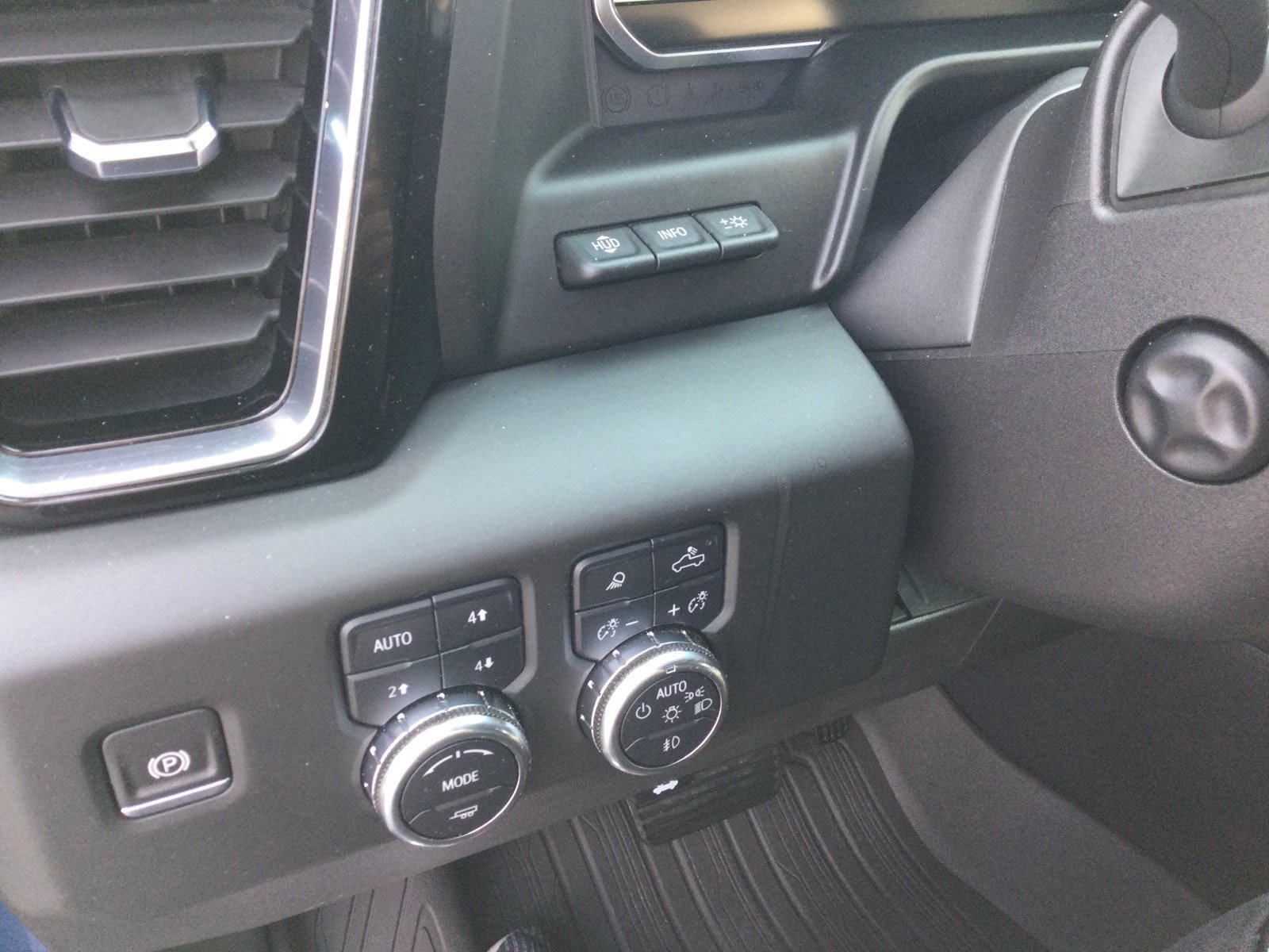 Used 2024 GMC Sierra 1500 Denali w/ Denali Reserve Package AWD/4WD image 18