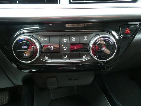 Certified 2024 Chevrolet Trax ACTIV FWD image 30