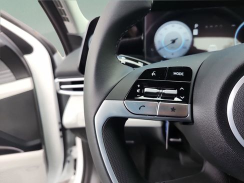 New 2026 Hyundai Elantra Limited FWD image 12