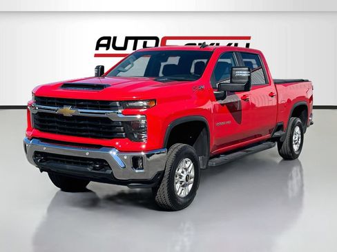Used 2025 Chevrolet Silverado 2500 LT w/ Safety Package AWD/4WD image 3
