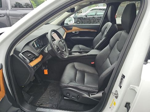 Used 2022 Volvo XC90 T6 Momentum w/ Advanced Package AWD/4WD image 3
