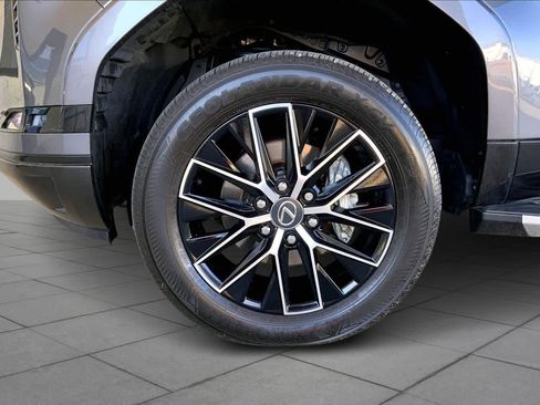 Used 2024 Lexus GX 550 image 11