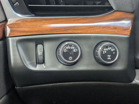 Used 2019 Cadillac Escalade Luxury AWD/4WD image 22