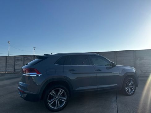 Used 2020 Volkswagen Atlas Cross Sport SE w/ Panoramic Sunroof Package FWD image 21