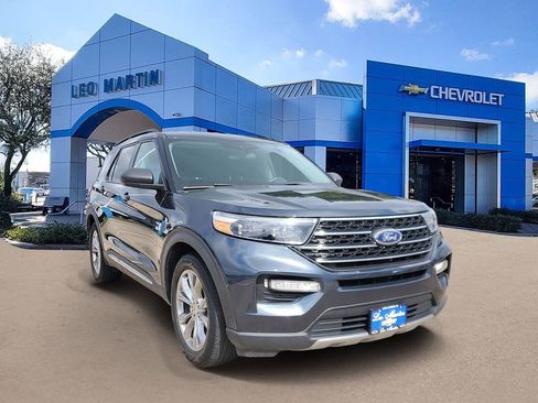 Used 2022 Ford Explorer XLT w/ Equipment Group 202A RWD image 3