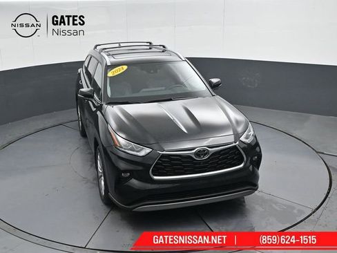 Used 2024 Toyota Highlander Platinum image 56