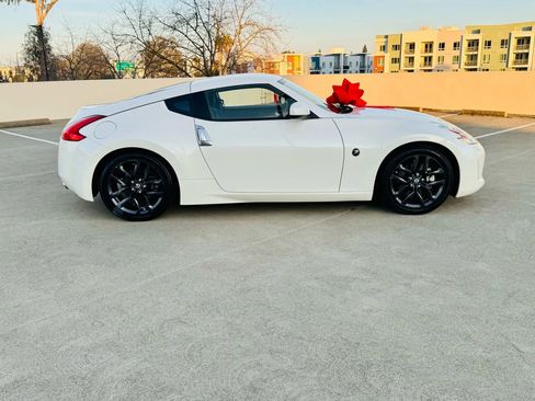 Used 2017 Nissan 370Z Coupe RWD image 11