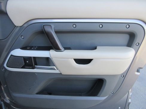 Used 2022 Land Rover Defender 110 X-Dynamic HSE image 25