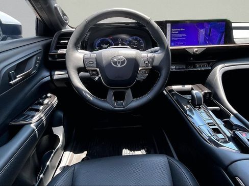 Certified 2025 Toyota Crown Platinum AWD/4WD image 11